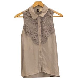 H&M divided lilac with lace blouse. Size: 2